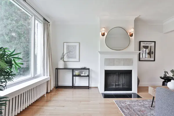 Toronto C04, ON M5M 2J3,221 Roe AVE