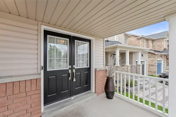 Whitby, ON L1P 1T6,45 Rampart CRES