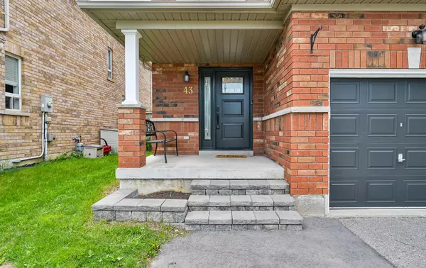 Whitby, ON L1P 1V2,43 Presley CRES