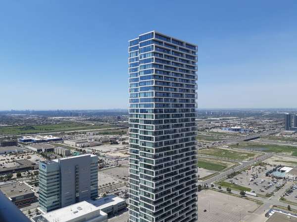 950 Portage Pkwy #5011, Vaughan, ON L4K 0J7