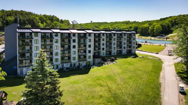 Oro-medonte, ON L4M 4Y8,80 HORSESHOE BLVD #305