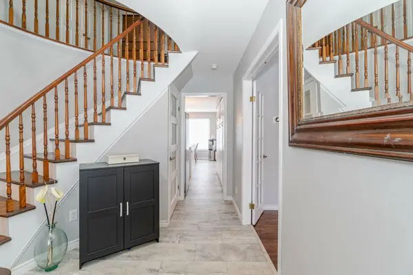 Hamilton, ON L8W 2Z8,54 Randolf CT