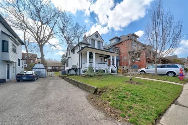 Hamilton, ON L8P 2V6,15 ORCHARD HL