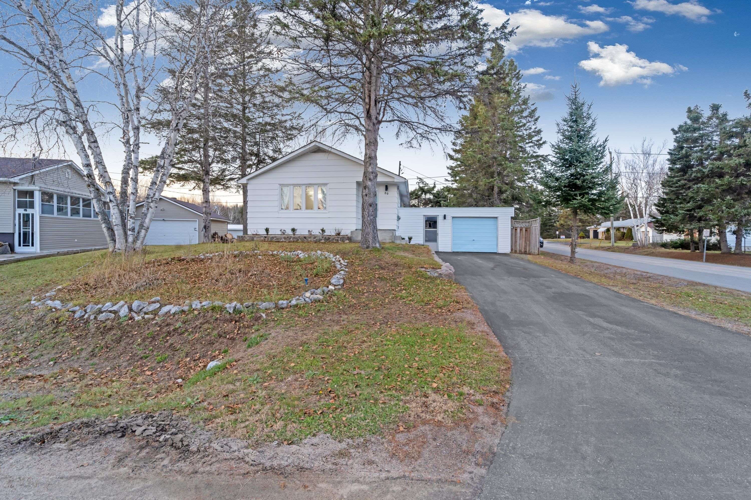 Highlands East, ON K0L 1M0,86 Sprucedale ST