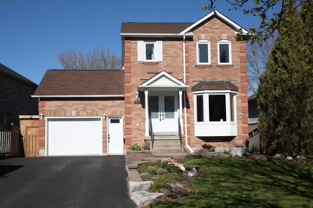 East Gwillimbury, ON L0G 1M0,30 Robert Hunter CRES