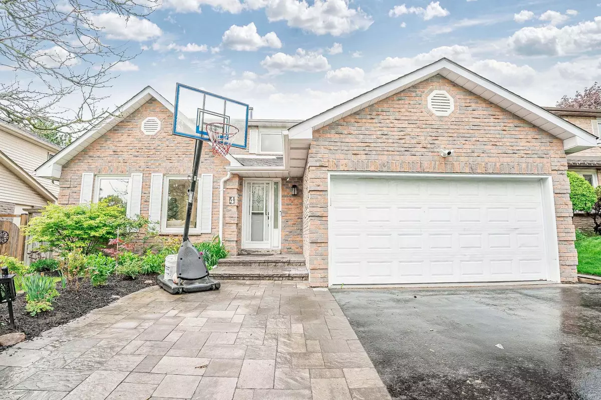 Newmarket, ON L3Y 6H4,4 Manning CRES