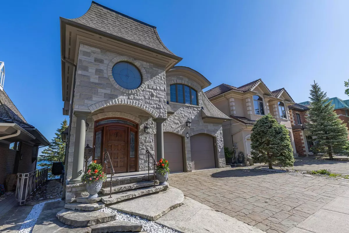 Barrie, ON L4M 1B8,37 Kempenfelt DR