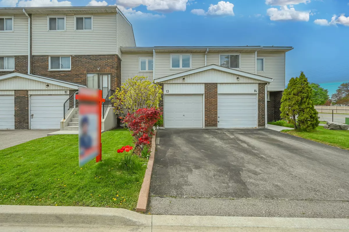 Brampton, ON L6T 3Z3,13 Sandringham CT