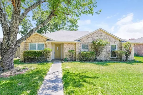 2201 Rockbluff Drive, Rowlett, TX 75088