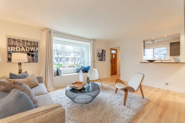 Toronto E04, ON M1L 1N5,61 Dolphin DR