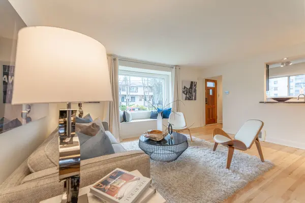 Toronto E04, ON M1L 1N5,61 Dolphin DR