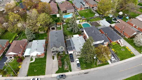 Toronto E04, ON M1L 2E6,32 Edge Pk AVE