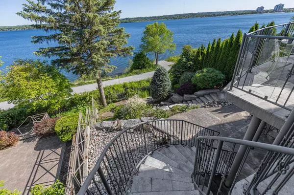 Barrie, ON L4M 1B8,37 Kempenfelt DR