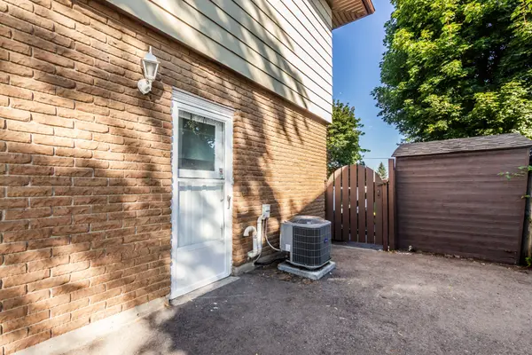 Kitchener, ON N2E 1A6,67 Roberts CRES
