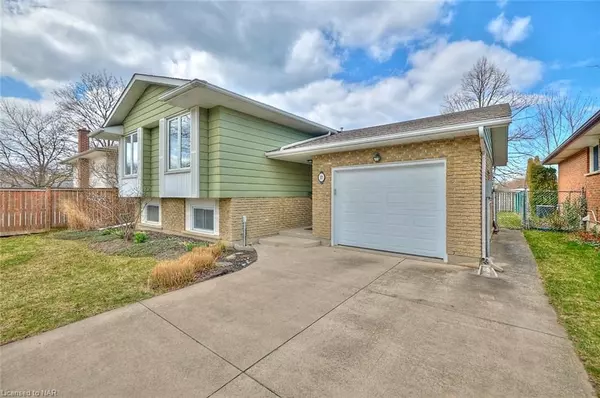 Niagara, ON L2N 6E4,17 KILKENNY DR