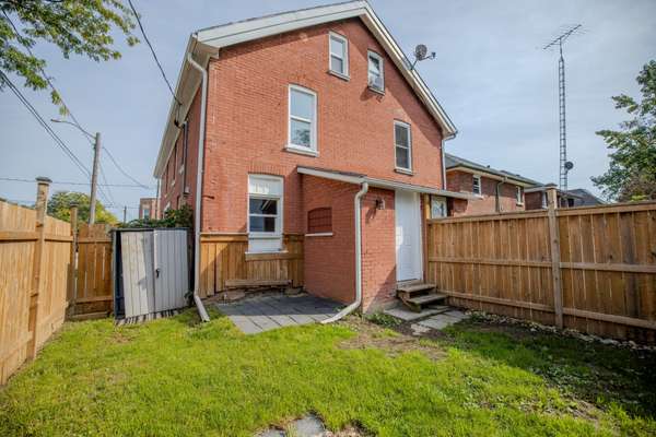 Brantford, ON N3S 2L3,139 Superior ST