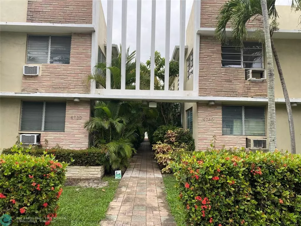 Miami Beach, FL 33140,4730 Pine Tree Dr  #18