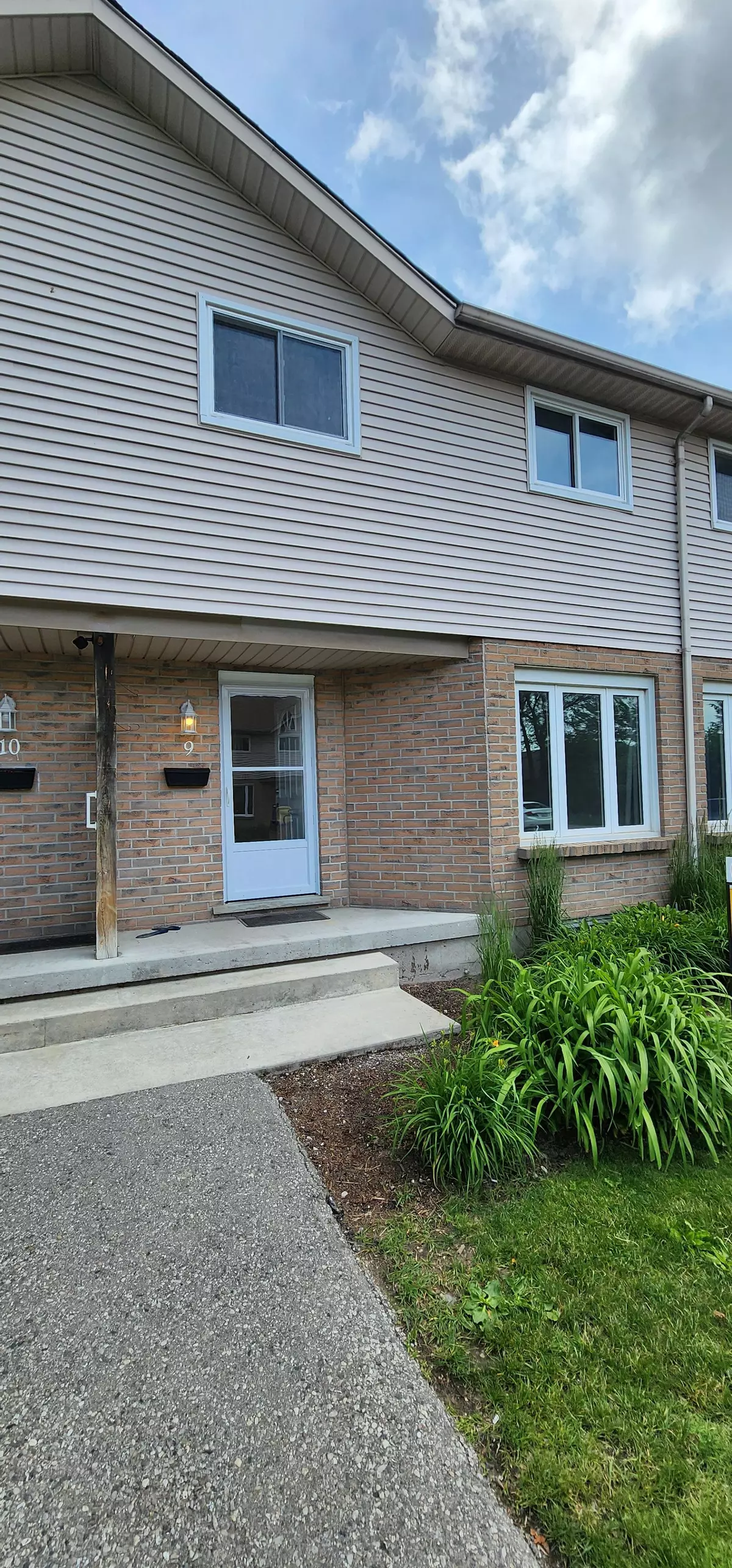 London, ON N6J 4V6,628 Wharncliffe RD S #9