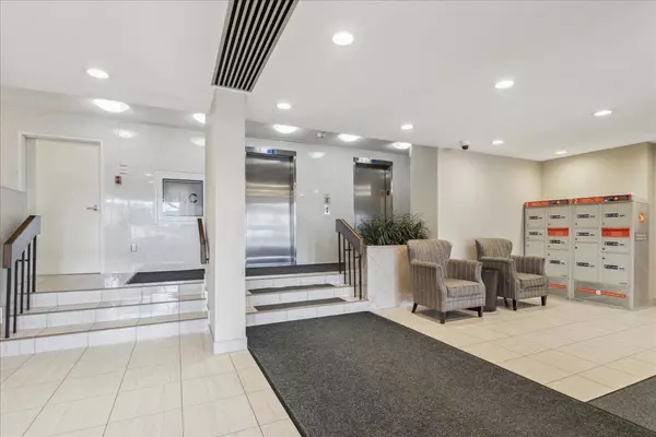 Mississauga, ON L5N 2P2,2665 Windwood DR #404