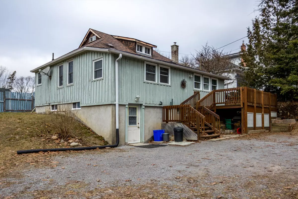 Smith-ennismore-lakefield, ON K0L 1H0,698 Chemong AVE