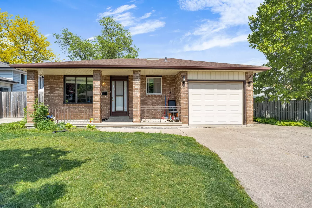 Windsor, ON N8W 5E8,2556 Ellrose AVE