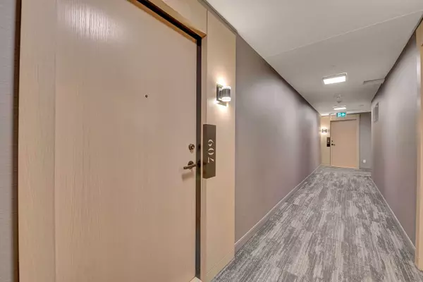 Toronto C10, ON M4S 1Z6,1 Belsize DR #709