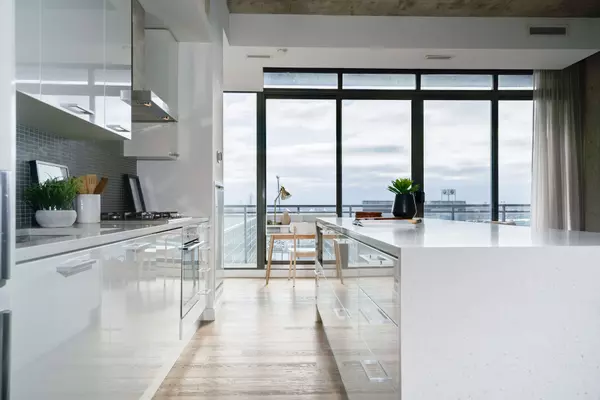 Toronto E01, ON M4M 0A7,90 Broadview AVE #908