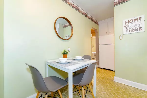 Toronto E04, ON M1R 1C3,40 Innisdale DR