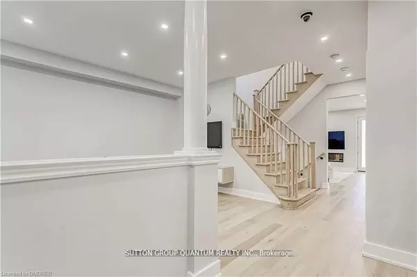 Oakville, ON L6L 6T7,3466 Wavecrest ST