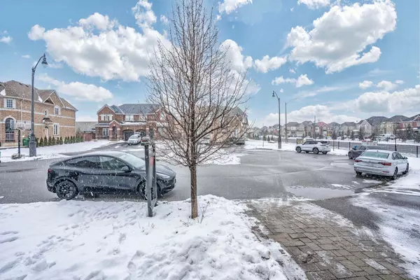 Brampton, ON L6P 3S3,60 Country Ridge CT