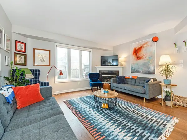 Oakville, ON L6M 4R4,2014 Erika CT