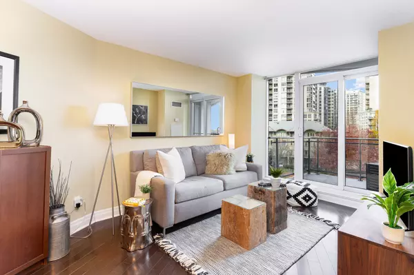 Toronto W06, ON M8V 4E8,2119 Lake Shore BLVD W #412