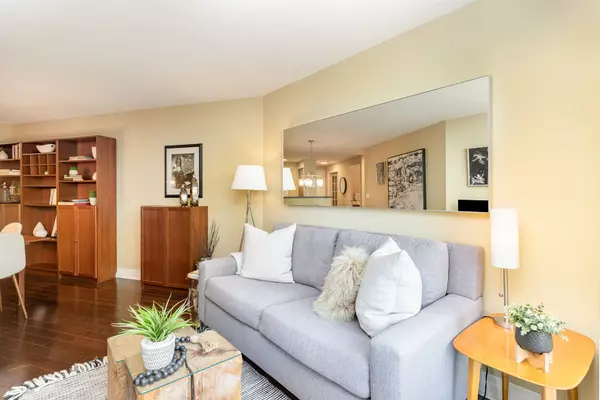 Toronto W06, ON M8V 4E8,2119 Lake Shore BLVD W #412