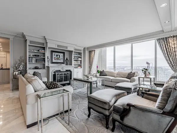 Toronto W06, ON M8V 2Z6,2045 Lake Shore BLVD W #4307