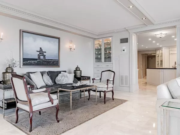 Toronto W06, ON M8V 2Z6,2045 Lake Shore BLVD W #4307