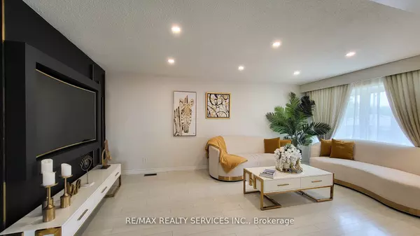 Cambridge, ON N3H 2V2,731 Regent ST