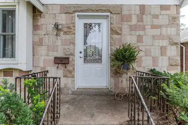 Hamilton, ON L8S 3L4,42 Cottrill ST