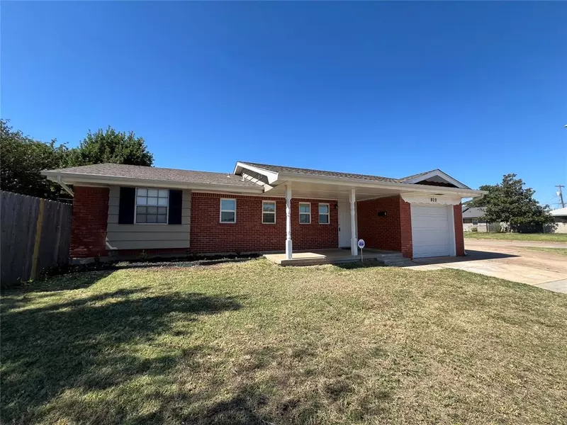 809 N Janeway Avenue, Moore, OK 73160