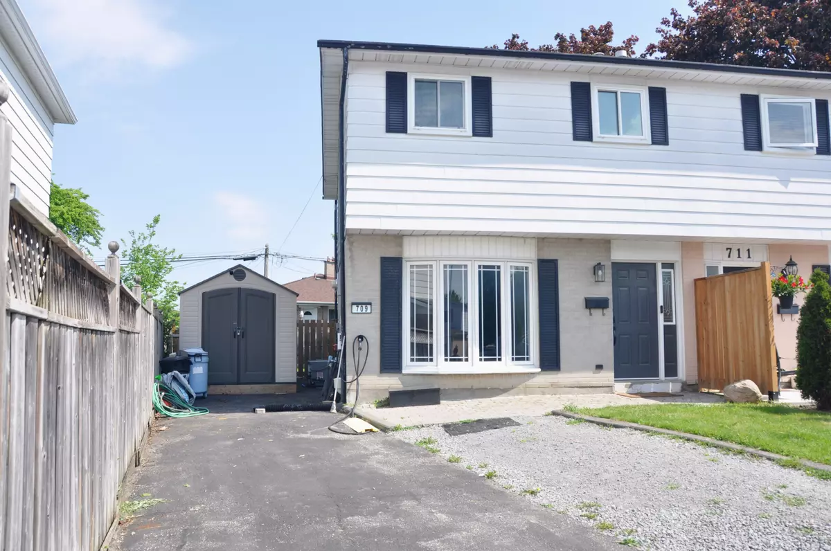 Newmarket, ON L3Y 5A5,709 Jackson CT