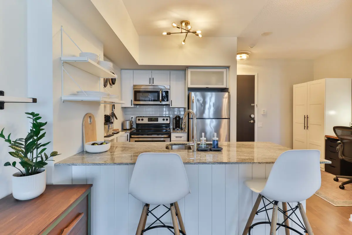 Toronto W01, ON M6S 5B5,105 The Queensway N/A #1001