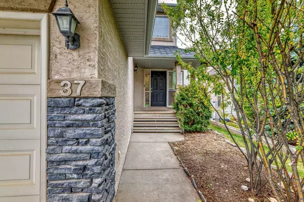 Calgary, AB T2Y 3Z5,37 Somerglen Close Southwest