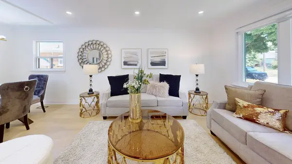 Toronto E04, ON M1P 1P7,38 Vauxhall DR