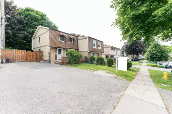 Oshawa, ON L1K 1J9,537 Lancelot CRES