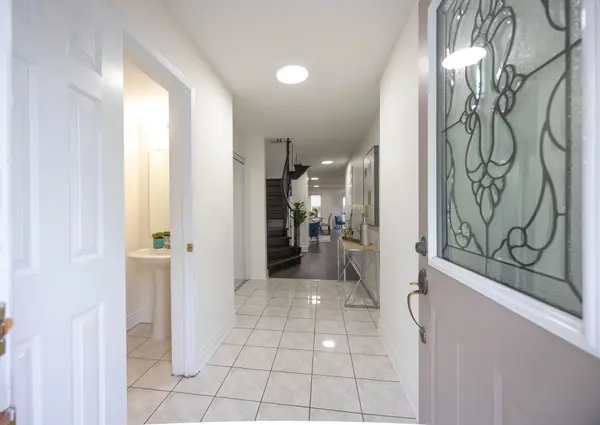 Toronto E04, ON M1P 5C3,1075 Ellesmere RD #57