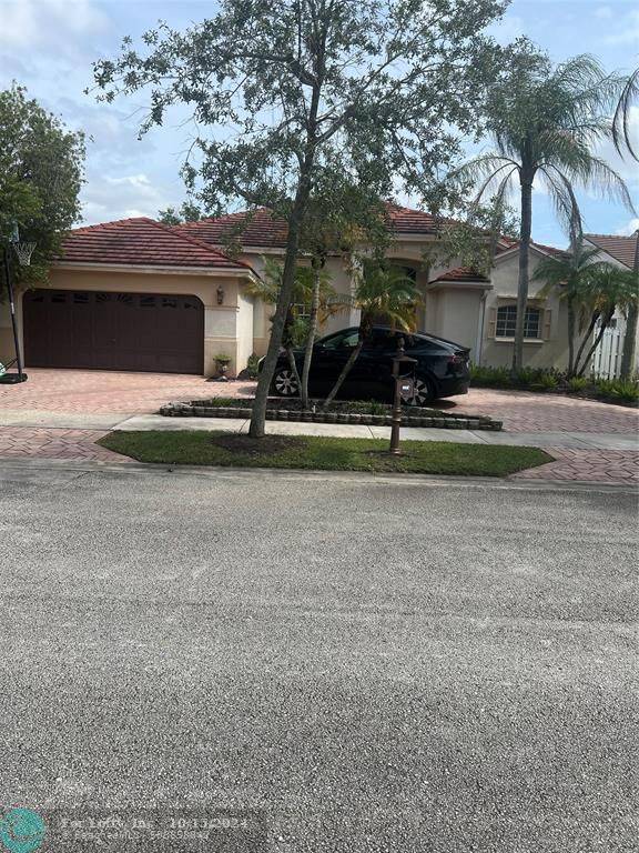 800 Lake Blvd, Weston, FL 33326