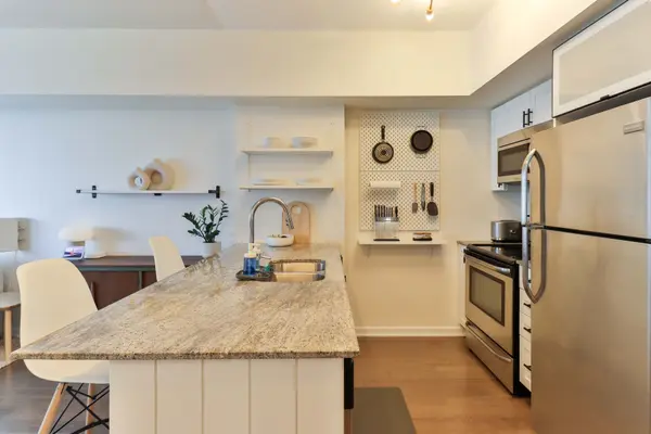 Toronto W01, ON M6S 5B5,105 The Queensway N/A #1001