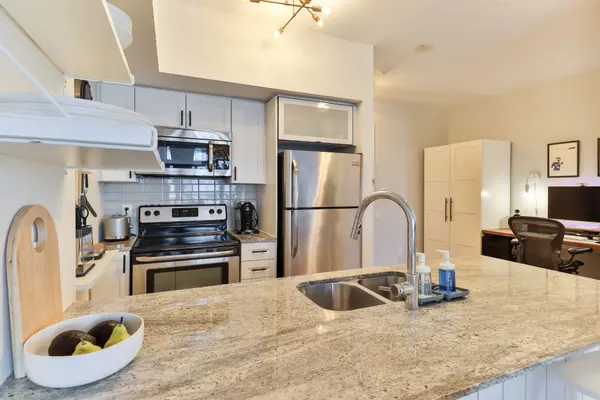 Toronto W01, ON M6S 5B5,105 The Queensway N/A #1001