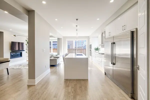 Oakville, ON L6M 1P9,3221 Daisy WAY