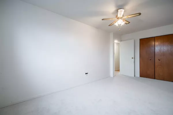 Hamilton, ON L9H 2P7,23 Main ST #603