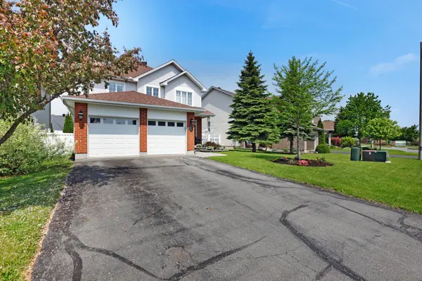 853 Scala AVE, Ottawa, ON K4A 4M6